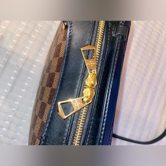 Louis Vuitton Santa Monica Crossbody Bag - Picture 6 of 15